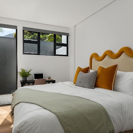 Hotel Neighbourgood 1St Crescent Camps Bay Ciudad del Cabo Exterior foto